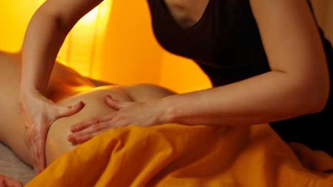 Figurformende Anti-Cellulite-Massage und Bodywrapping